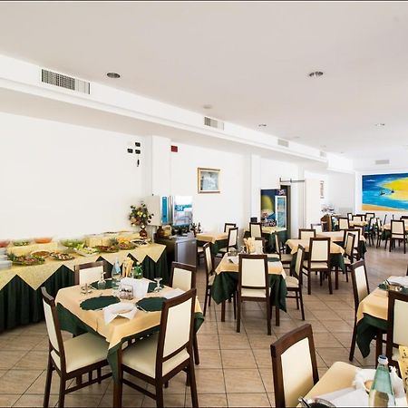 Hotel Belfiore Misano Adriatico Bagian luar foto
