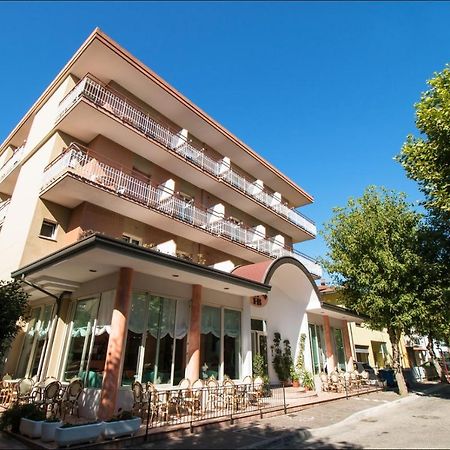Hotel Belfiore Misano Adriatico Bagian luar foto
