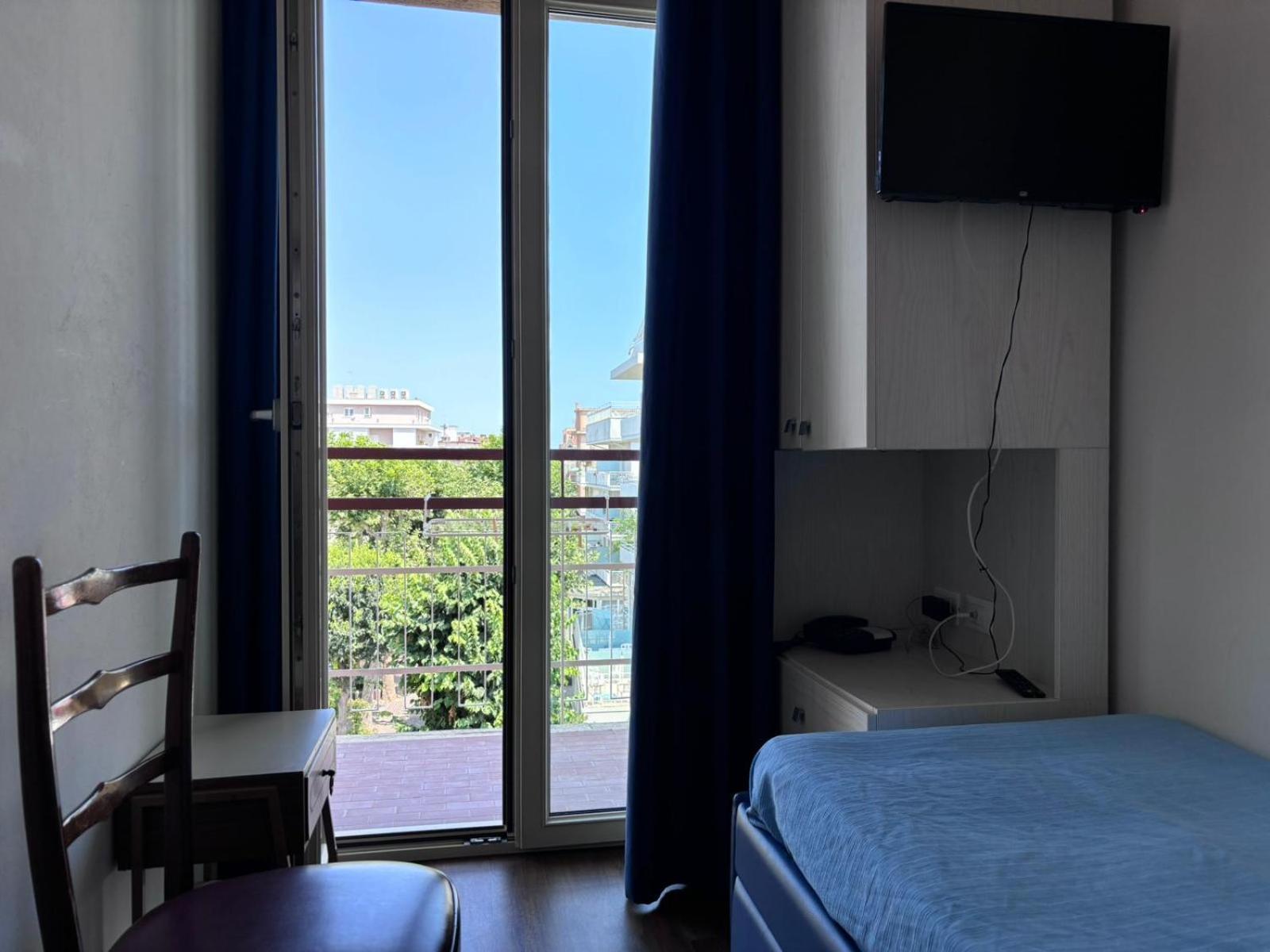 Hotel Belfiore Misano Adriatico Bagian luar foto