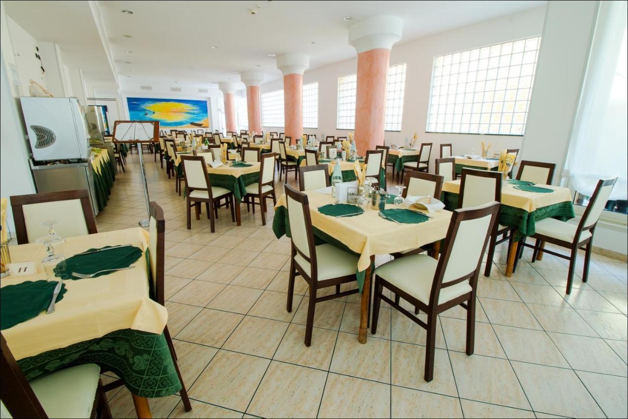 Hotel Belfiore Misano Adriatico Bagian luar foto