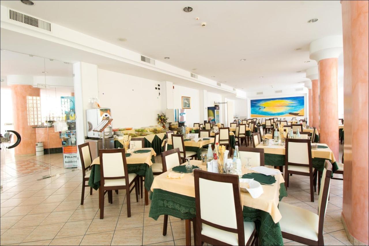 Hotel Belfiore Misano Adriatico Bagian luar foto