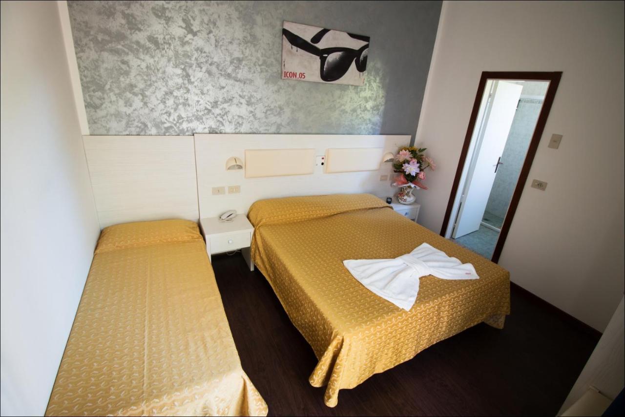 Hotel Belfiore Misano Adriatico Bagian luar foto