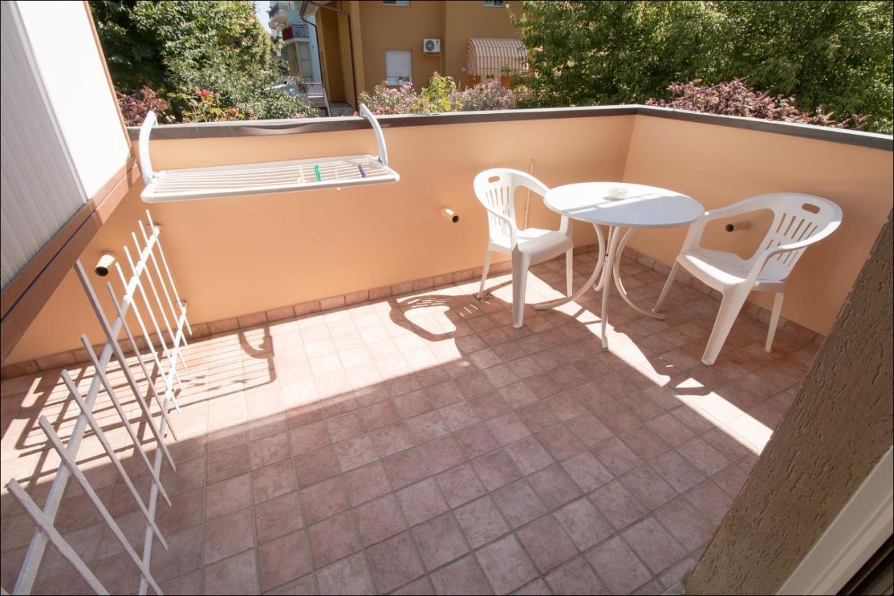 Hotel Belfiore Misano Adriatico Bagian luar foto