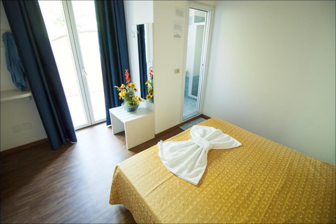 Hotel Belfiore Misano Adriatico Bagian luar foto