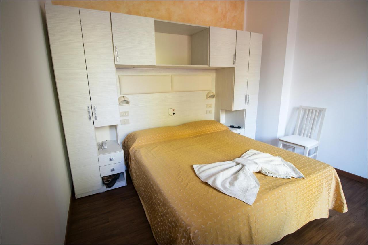 Hotel Belfiore Misano Adriatico Bagian luar foto