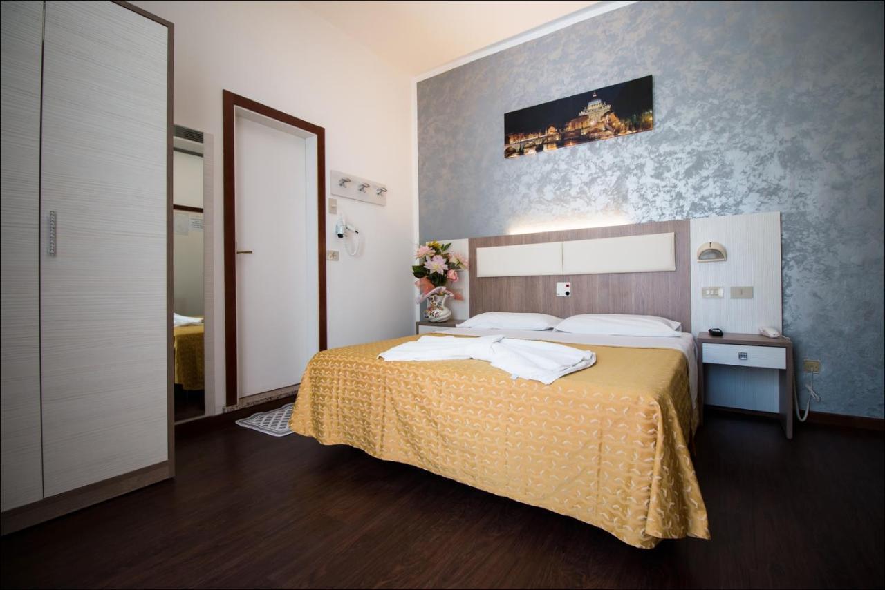 Hotel Belfiore Misano Adriatico Bagian luar foto
