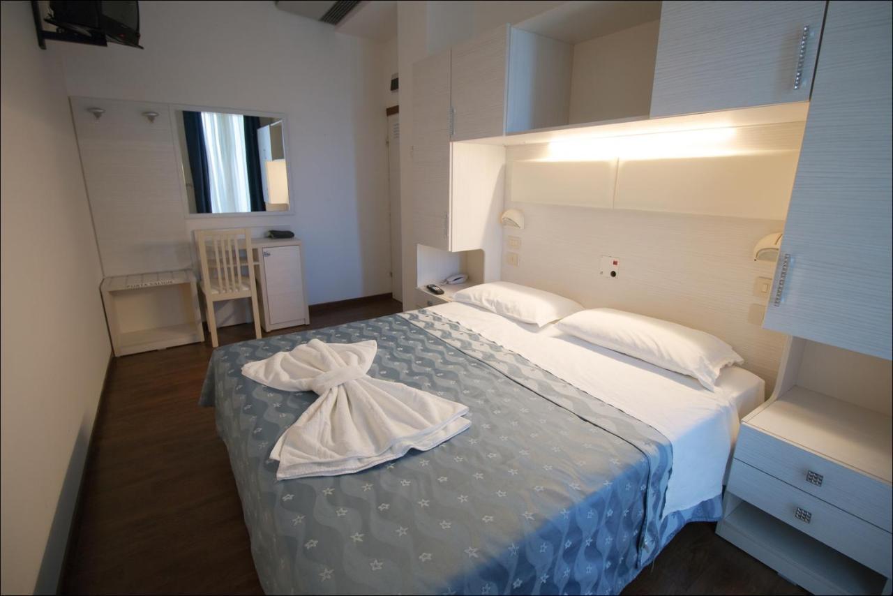 Hotel Belfiore Misano Adriatico Bagian luar foto