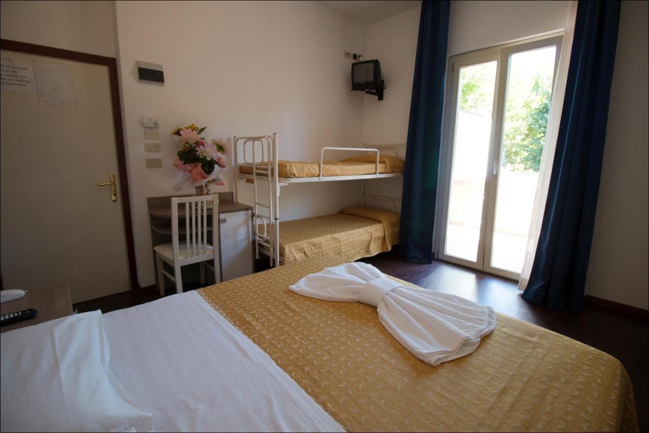 Hotel Belfiore Misano Adriatico Bagian luar foto